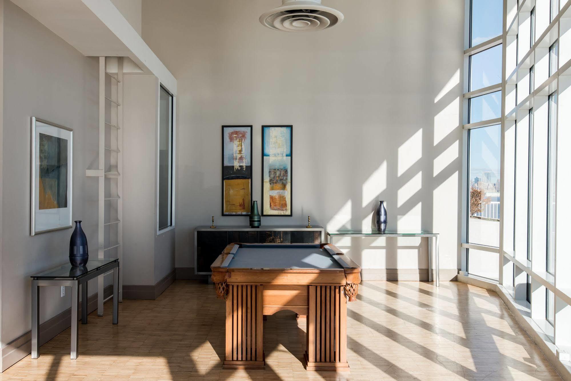 Dharma Home Suites Jc At Exchange Place Jersey City Eksteriør billede
